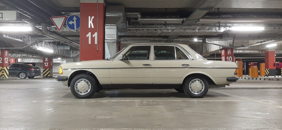До работ. — Mercedes-Benz W123