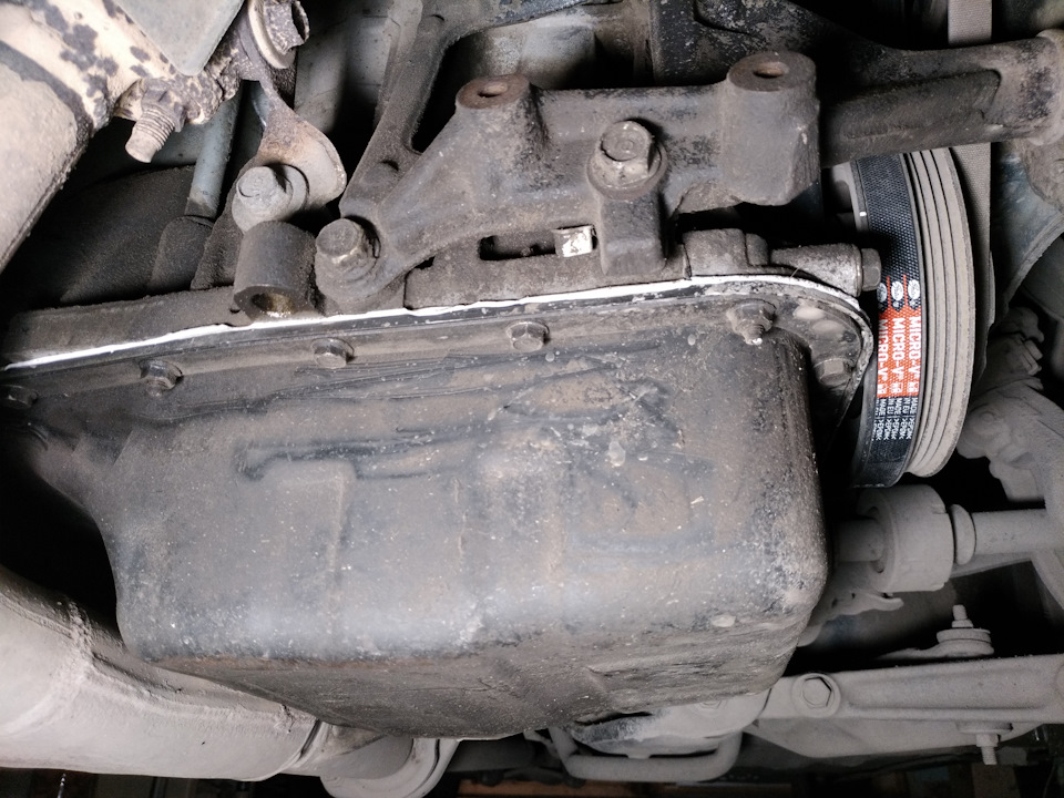 теперь без подтёков, но местами всё равно потеет — Honda Integra (DC1/DC2)