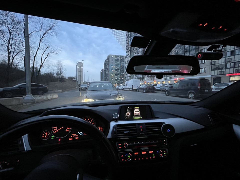 так выглядит, даже синим подсвечивается — BMW 3 series (F30)