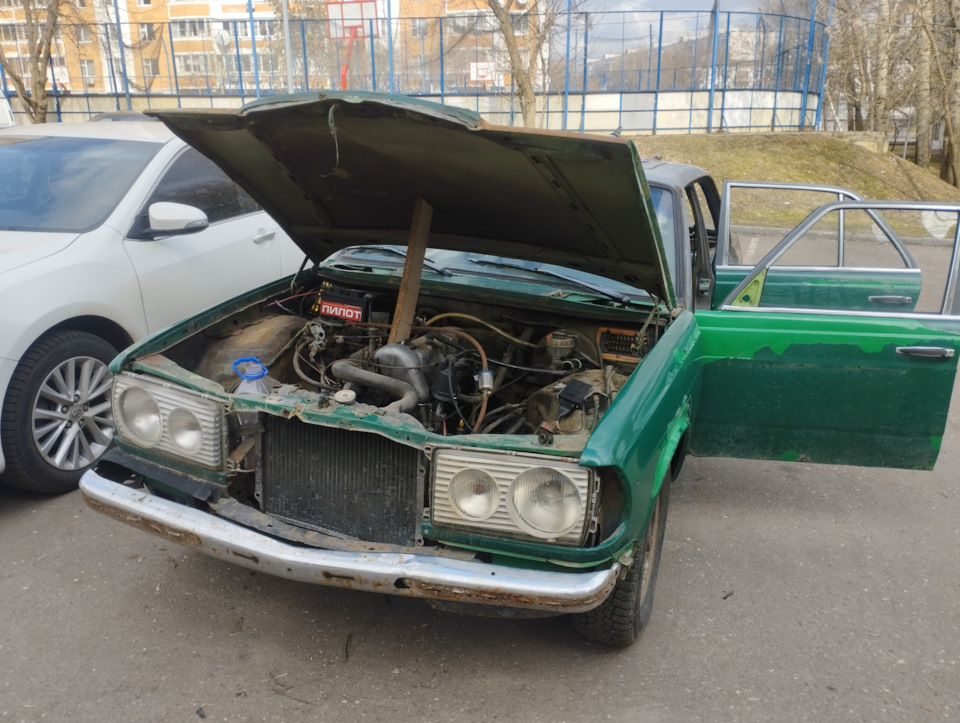 Перестал заводиться теперь уже окончательно. — Mercedes-Benz W123