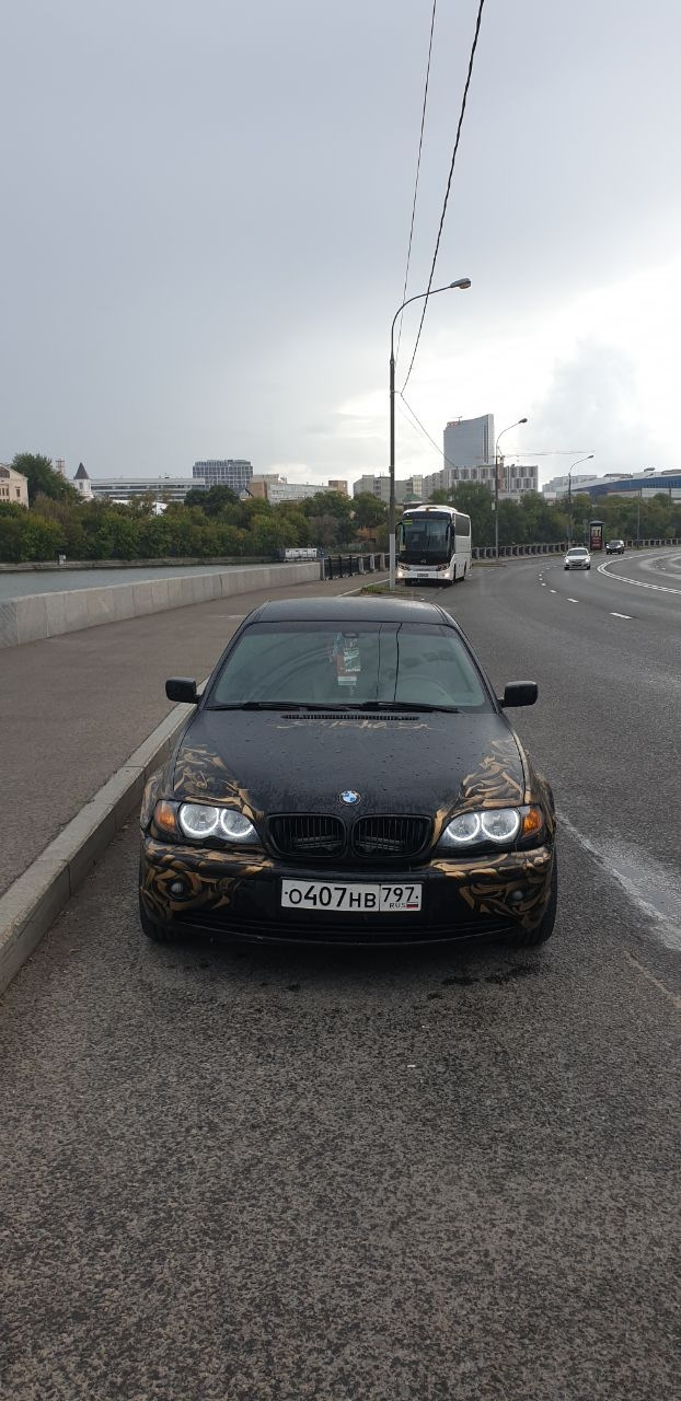 Первый вариант глазок на новых фарах — BMW 3 series (E46)