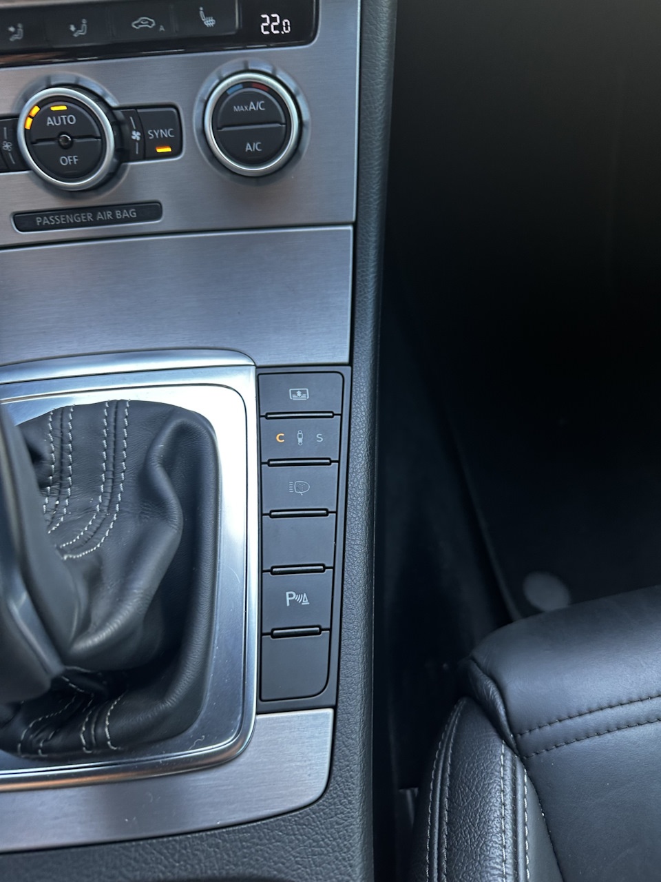 Еще одна кнопка. А началось со шторки))) — Volkswagen Passat CC