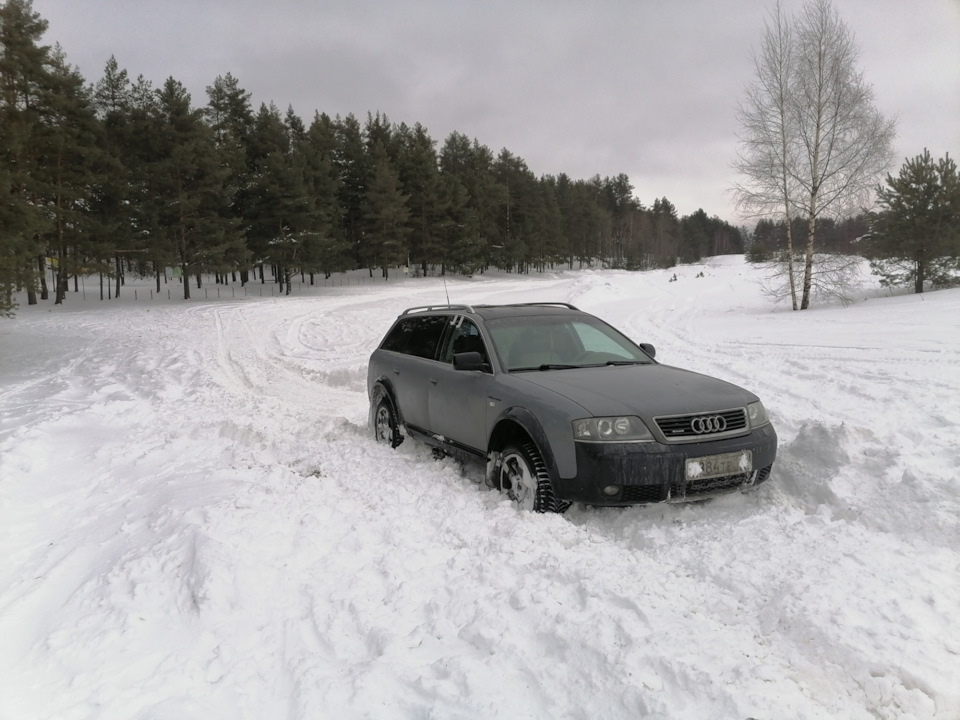 Сели на брюхо… Вывесились колеса… Пневма в аварию… Мы на легкой измене))) — Audi Allroad (C5)