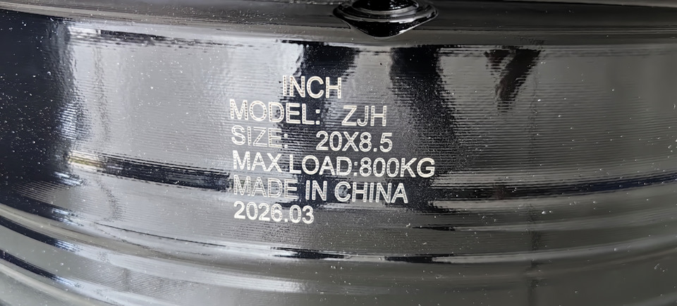 Inch FA8534 8.5x20 5x120 ET 30 Dia 66.1 Gloss Black Machined Face — Voyah Free