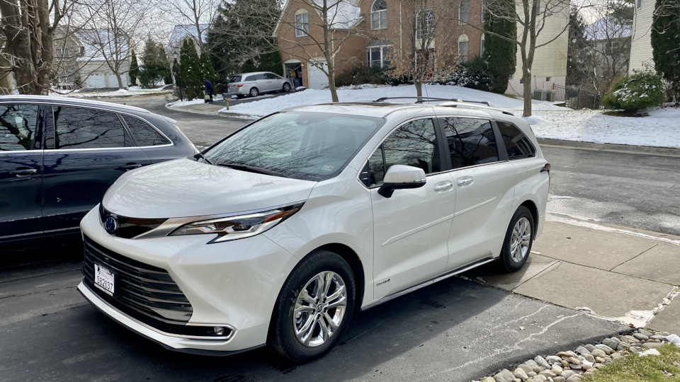Toyota Sienna Гибридный лайнер