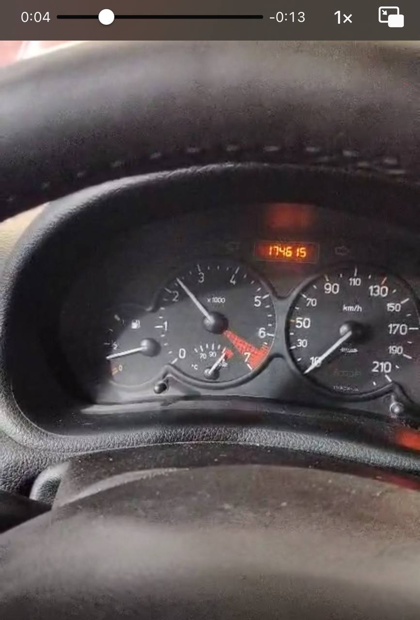 такие обороты были, на светофоре машину надо было держать всем усилием — Peugeot 206