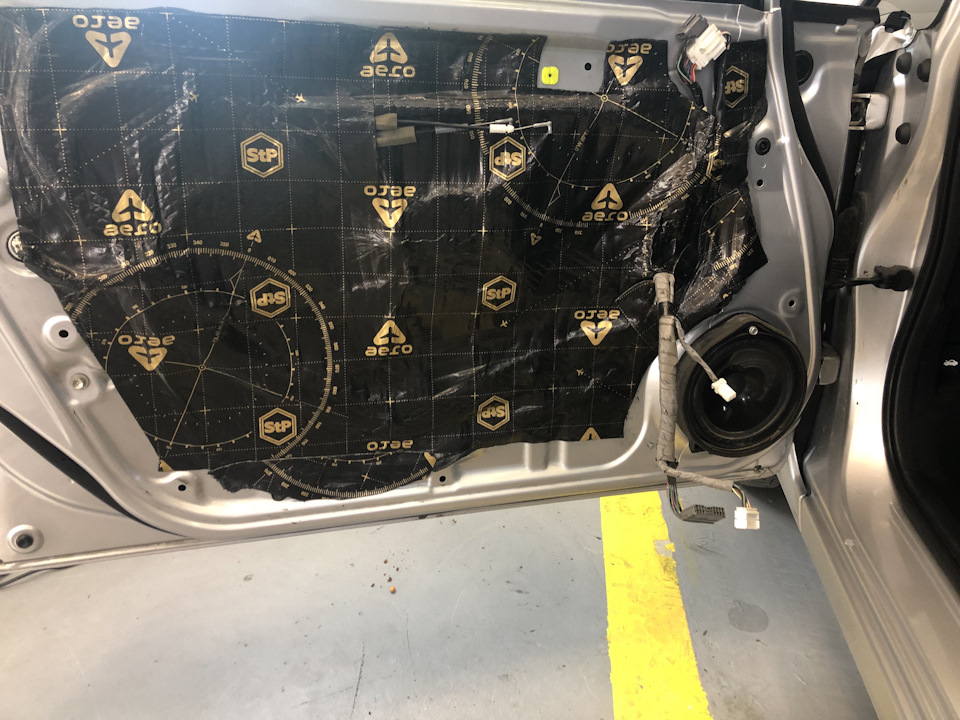 Третьим слоем нанесен StP Aero и на карту двери нанесли StP Biplast Premium 15A — Honda Civic 4D (8G)