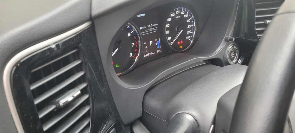 Фото — одометр — Mitsubishi Outlander (3G)