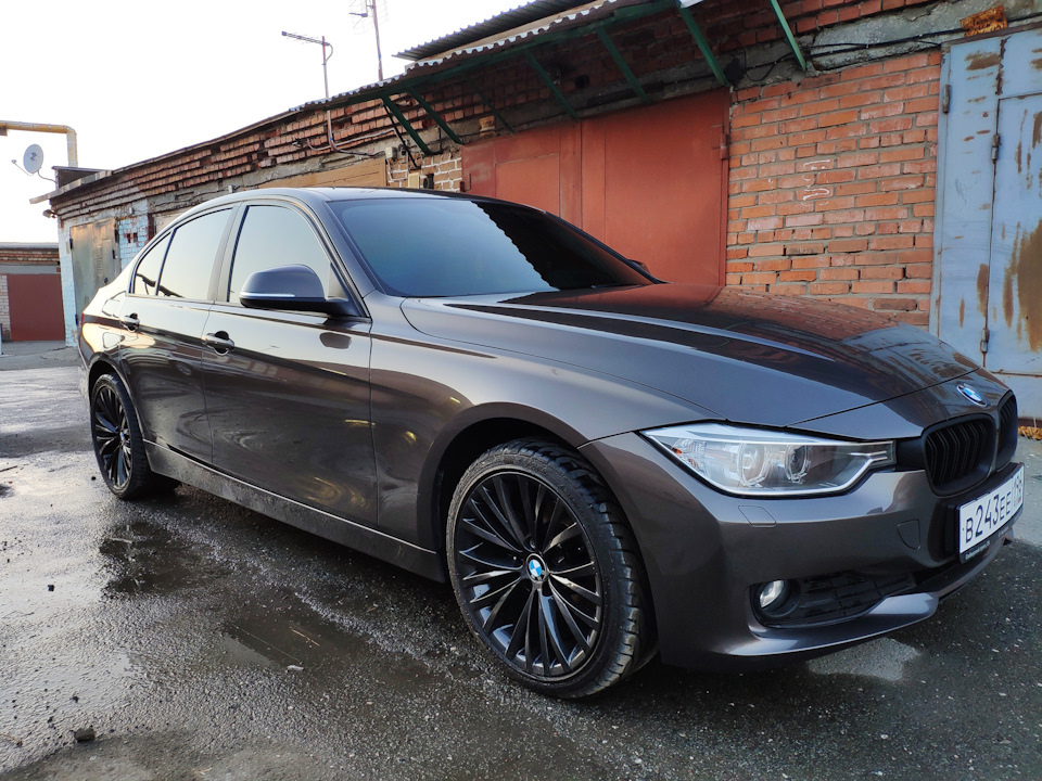 Фото в бортжурнале BMW 3 series (F30). Запчасти на фото: B2476