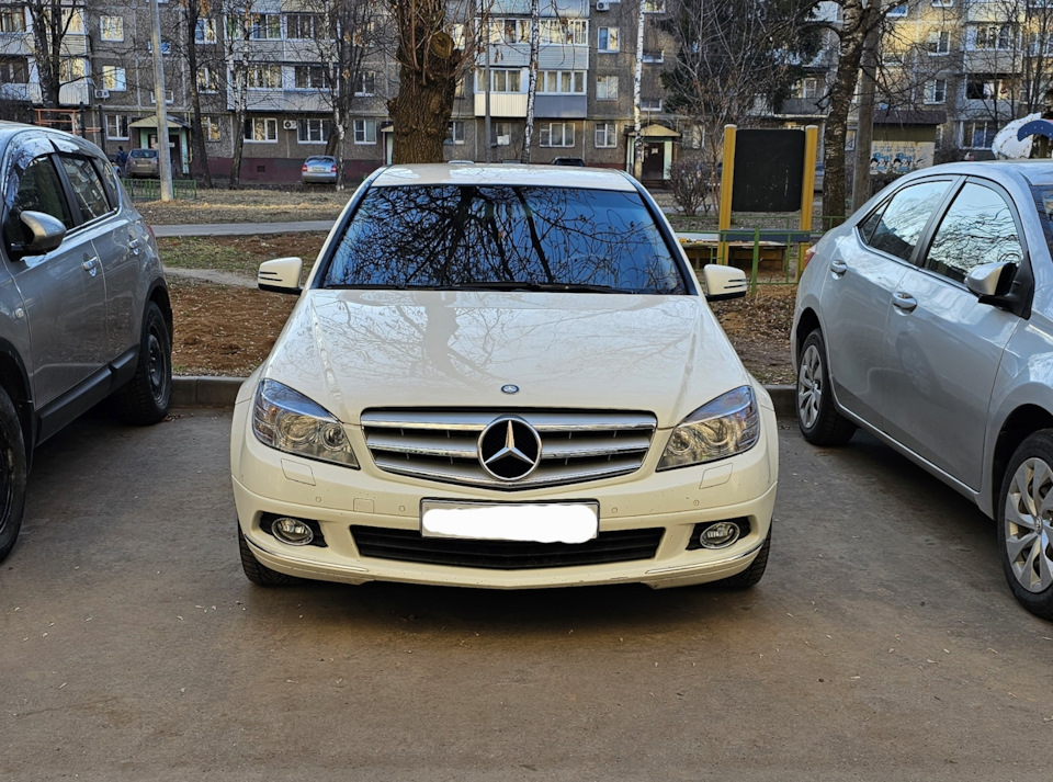 Фото после. По ощущениям, машина стала выглядеть немного современнее. — Mercedes-Benz C-Class (W204)