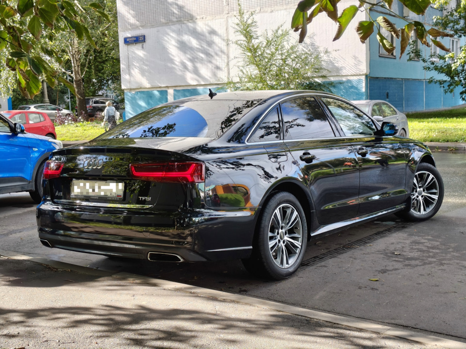 Сзади — Audi A6 (C7)