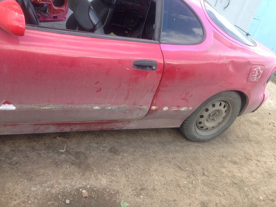 левое крыло помятое — Toyota Celica (180)