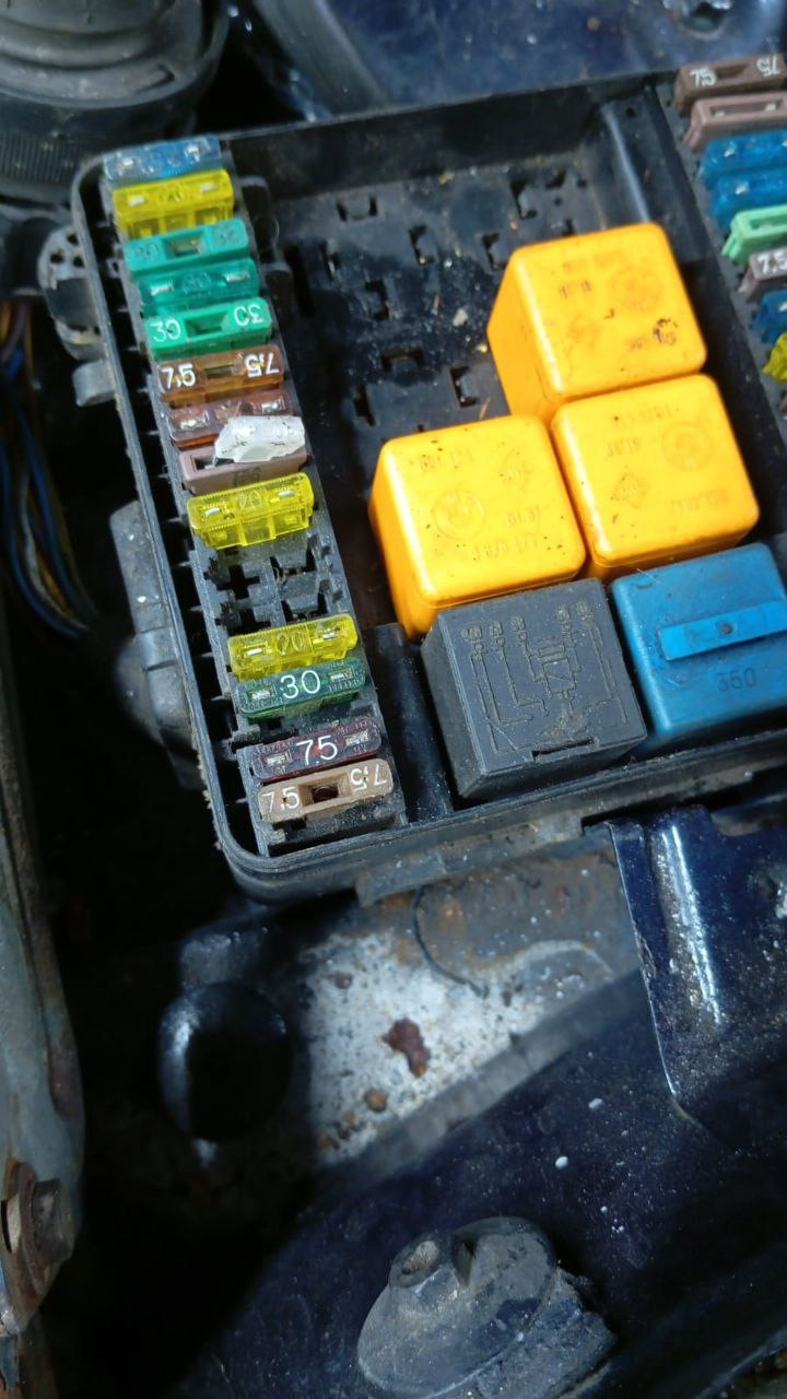 Фото в бортжурнале BMW 3 series (E30)