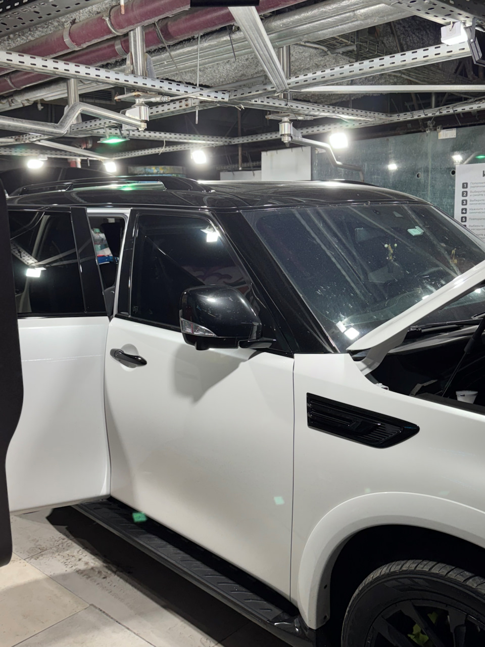 Фото в бортжурнале Infiniti QX80 (1G)