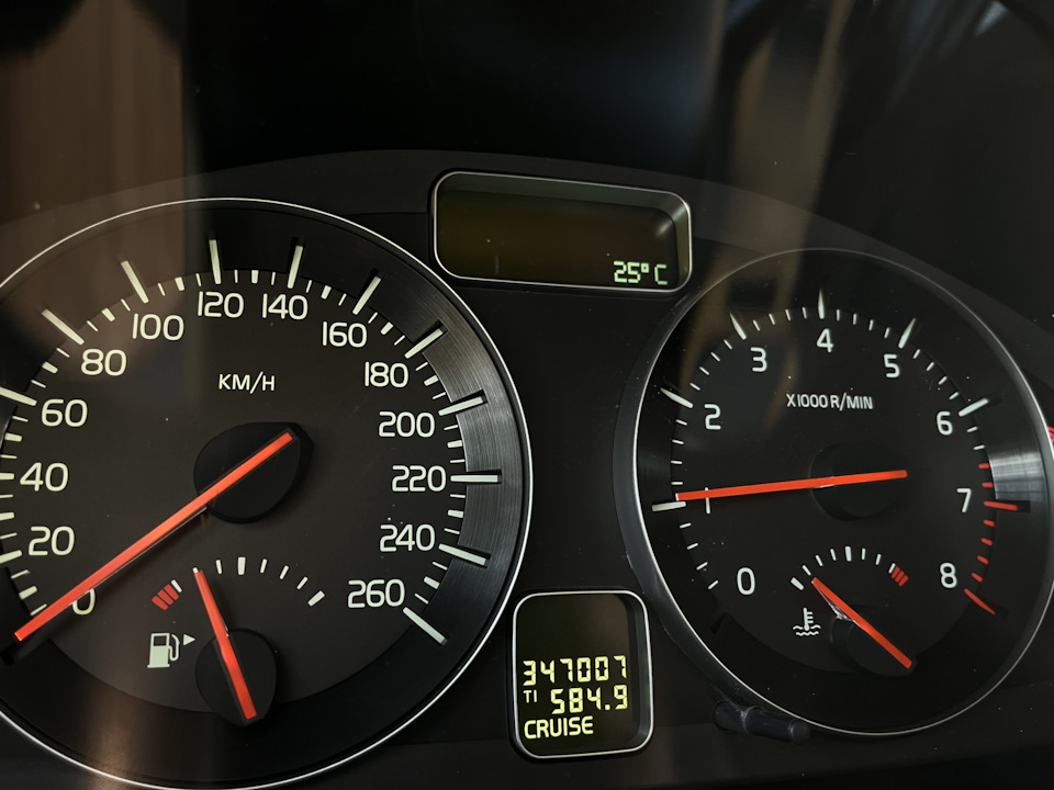 2 — Volvo S40 (2G). Запчасти на фото: 947007