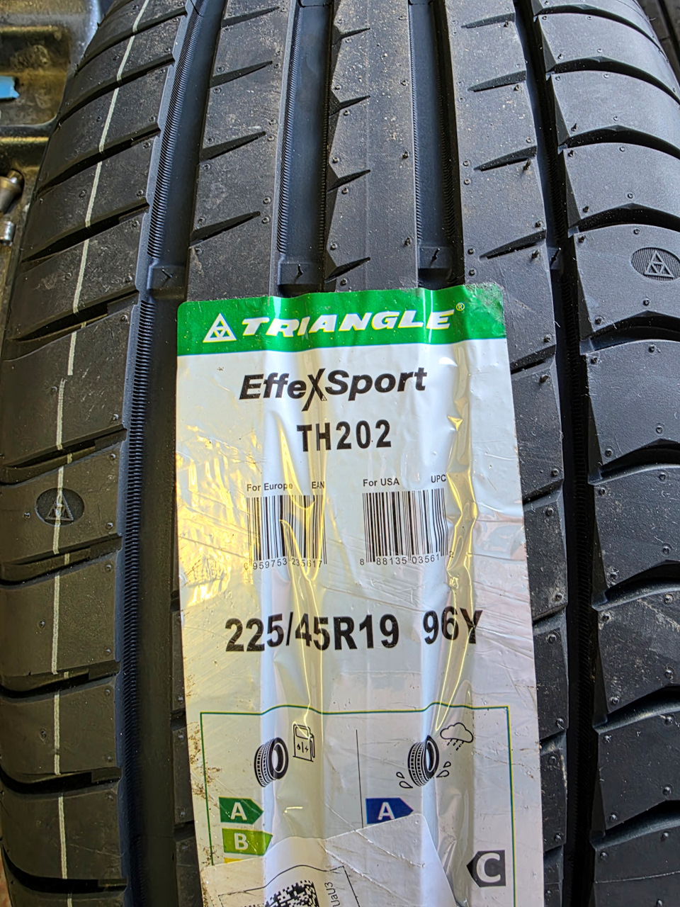 Photo from the logbook Honda Stepwgn (5G). Found on photo: Triangle TH202 EffeXSport