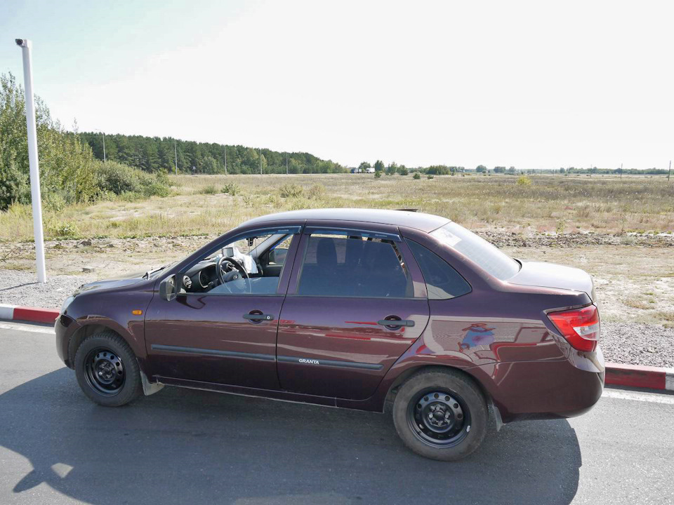 Остановка в Волгоградской области — какая бедная растительность! — Lada Granta