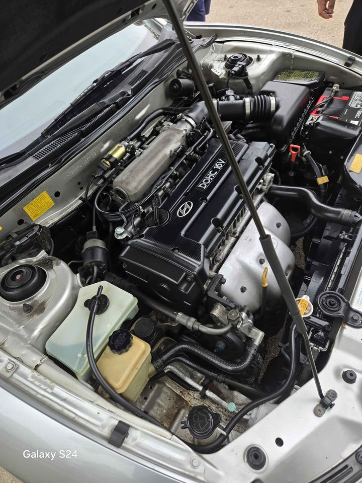 Engine bay — моторный отсек — внешне чистый и аккуратный! — Hyundai Santa Fe (1G)