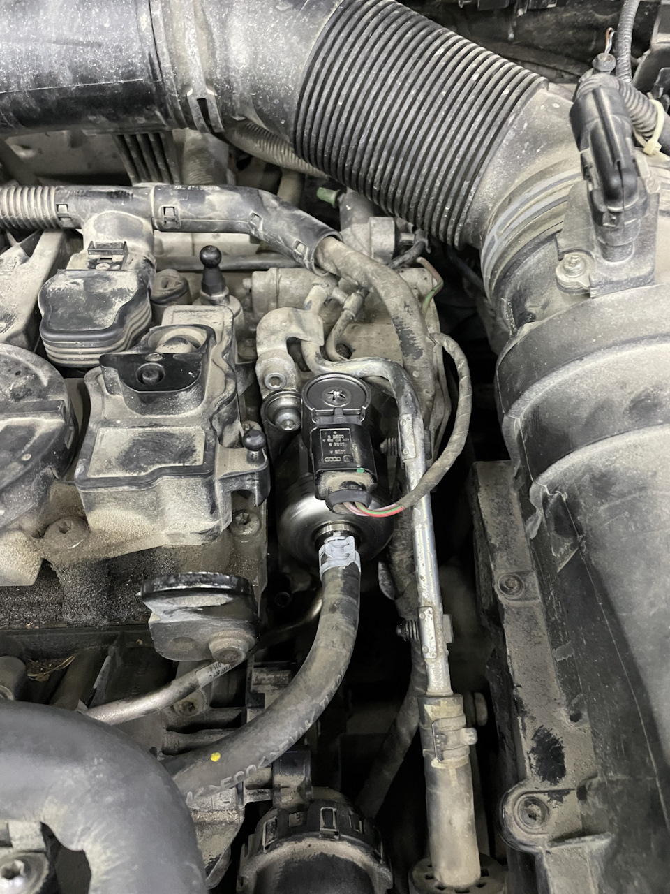 Подключили трубки и разъём. — Volkswagen Passat CC