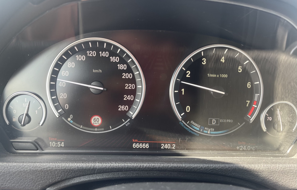 Запечатлил красивые цифры на блекпанели — BMW 3 series (F30)