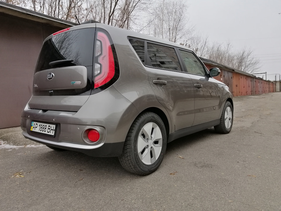 KIA SOUL EV на колесах размера 205/65 R16. — KIA Soul EV (2G)