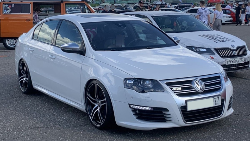 Volkswagen Passat R300