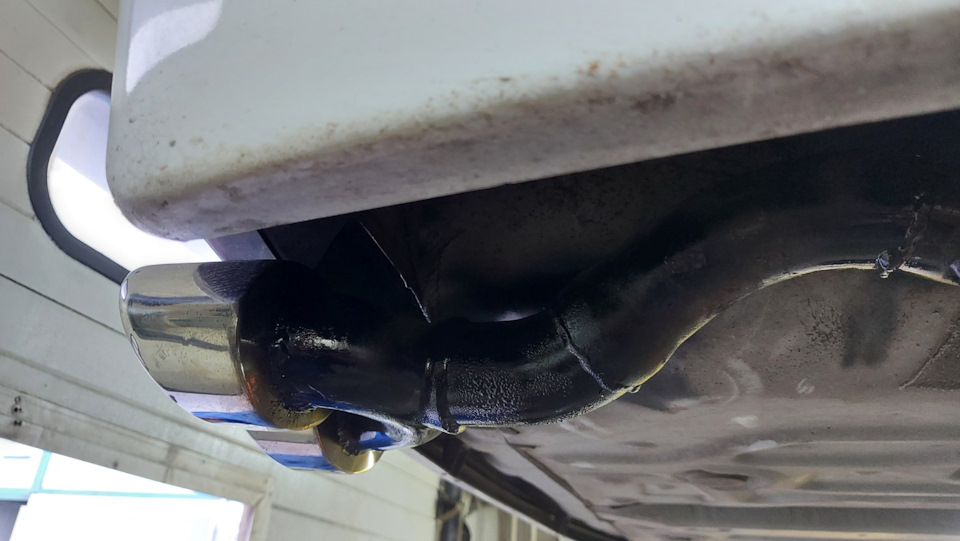 Покрасили швы и трубу — Toyota Voxy (3G)