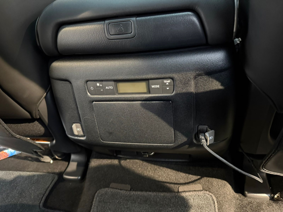 Фото в бортжурнале Infiniti QX80 (1G)