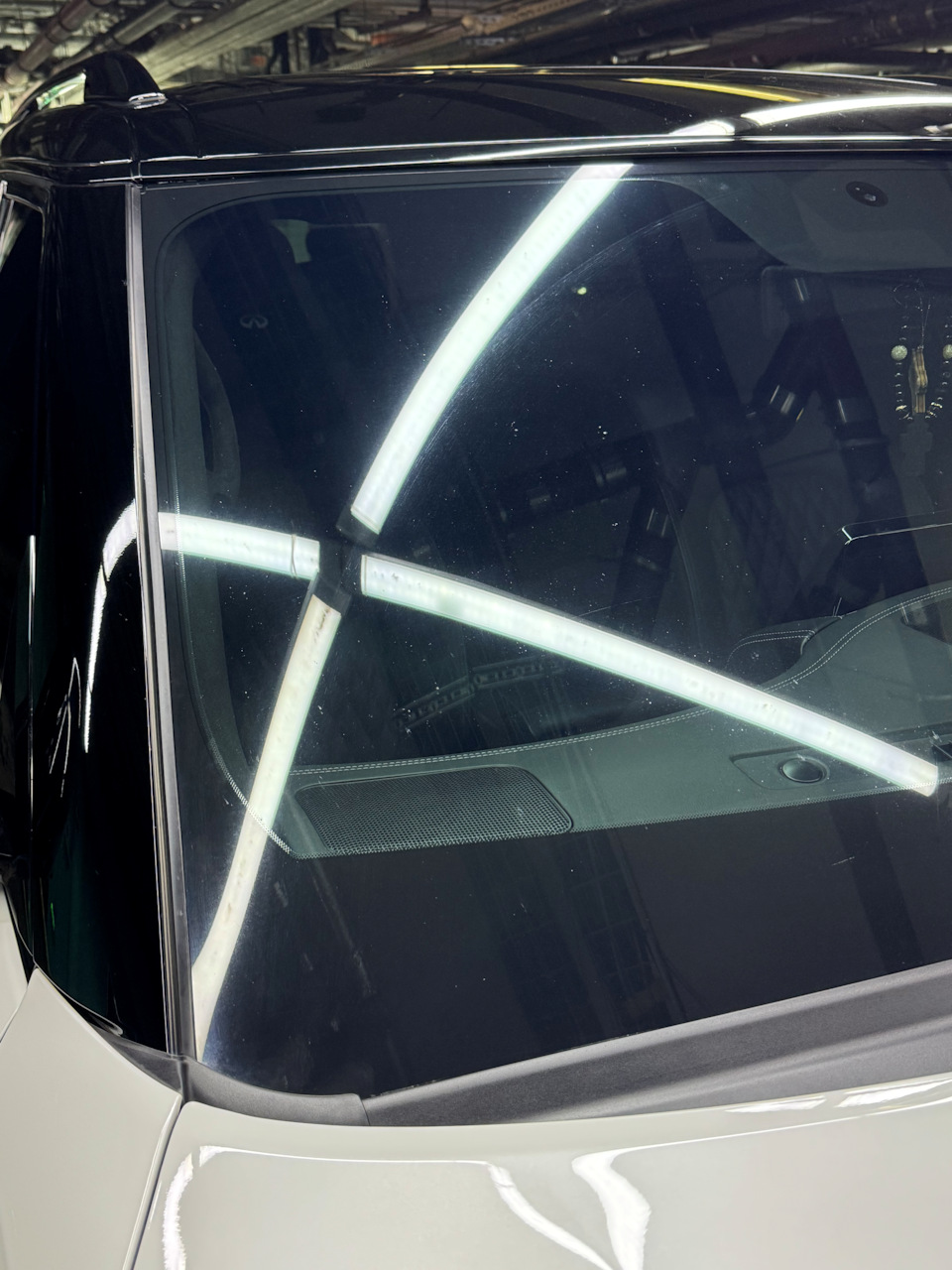 Лобовое чистое — Infiniti QX80 (1G)