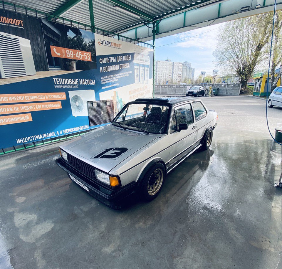 ну и как же не запечатлеть это на память — Volkswagen Jetta I. Запчасти на фото: C9945