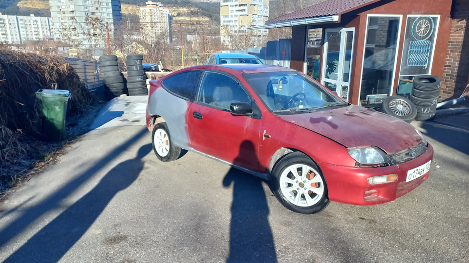 Вот так смотрятся белые — Mazda 323 V