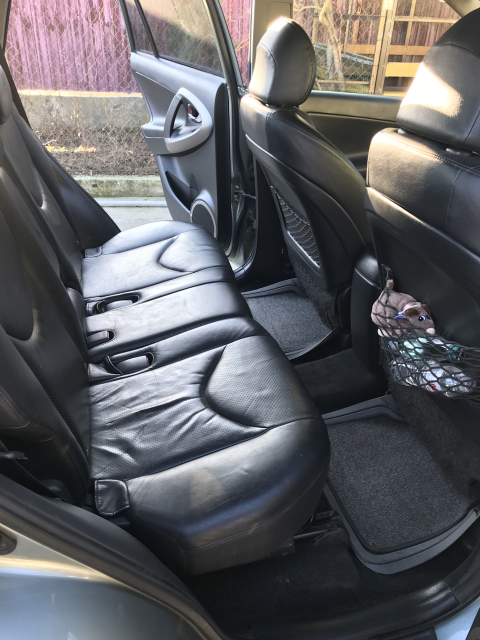 Фото в бортжурнале Toyota RAV4 (III)