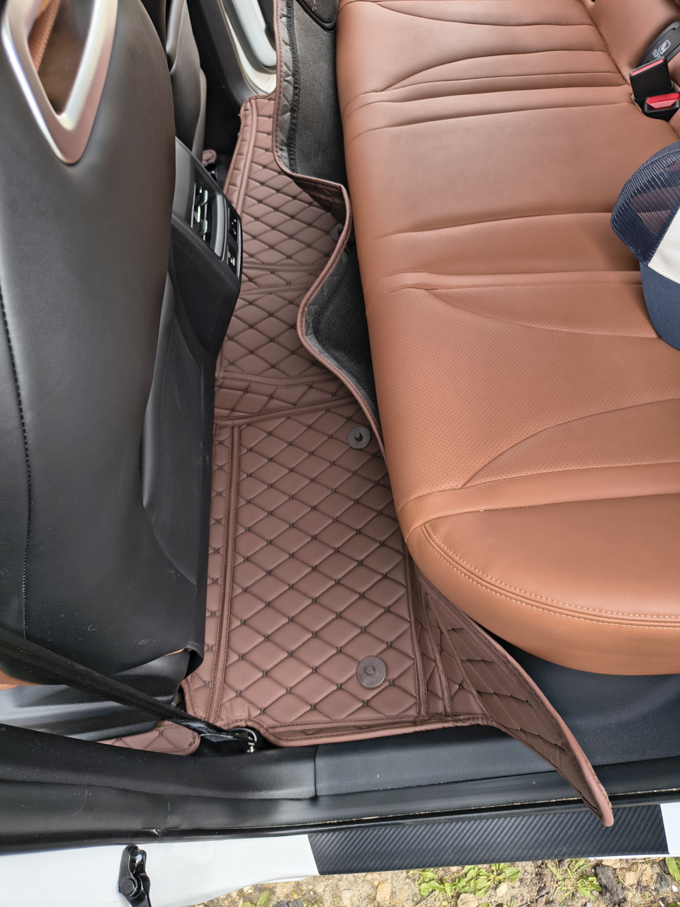 3D Коврики из экокожи (Omoda C5).Установка — Omoda C5 (1G)