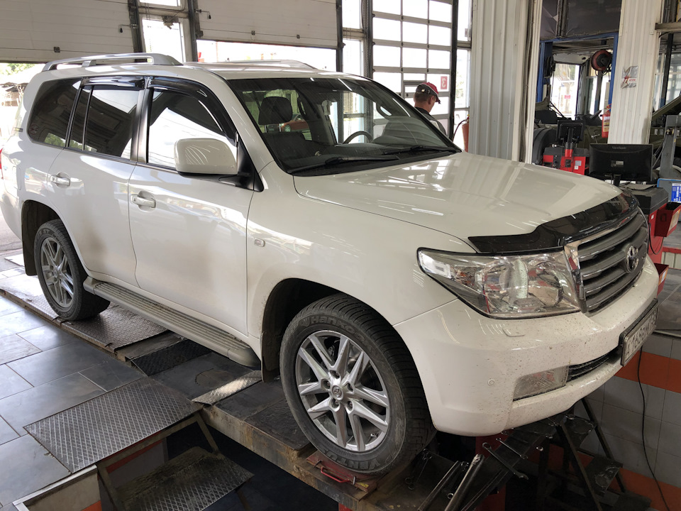 Фото в бортжурнале Toyota Land Cruiser 200