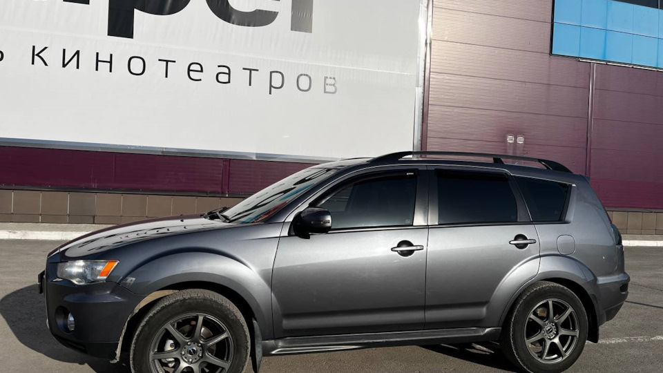 Mitsubishi Outlander XL Серый пац@нчик