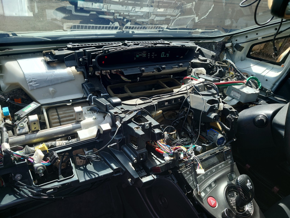 Без торпедо. — Toyota Prius Plug-in Hybrid (1G)