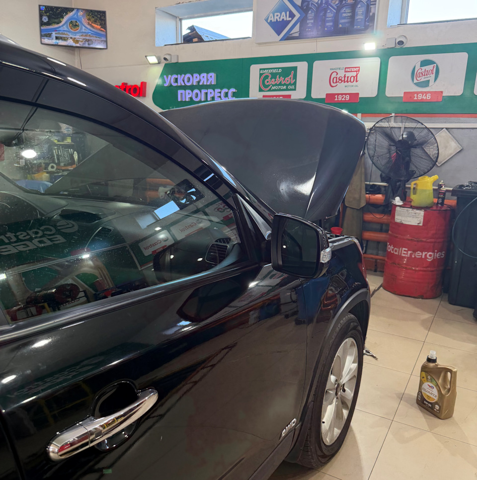 Пошел процесс замены масла в двигателе — KIA Sorento (2G)