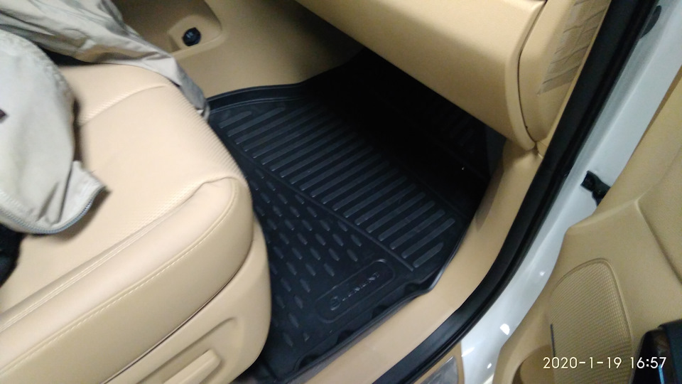 коврик переднего пассажира — KIA Carnival (3G)