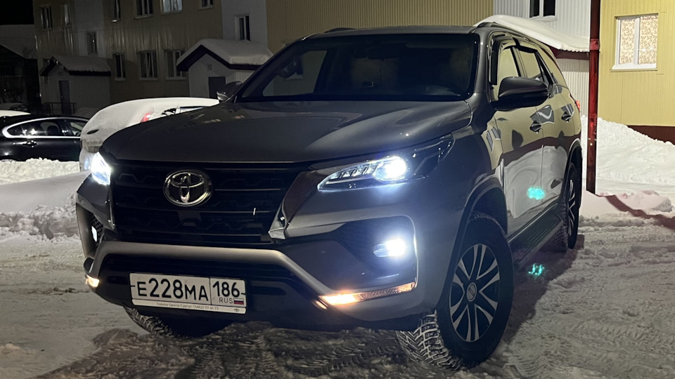 Toyota Fortuner Japanese tank