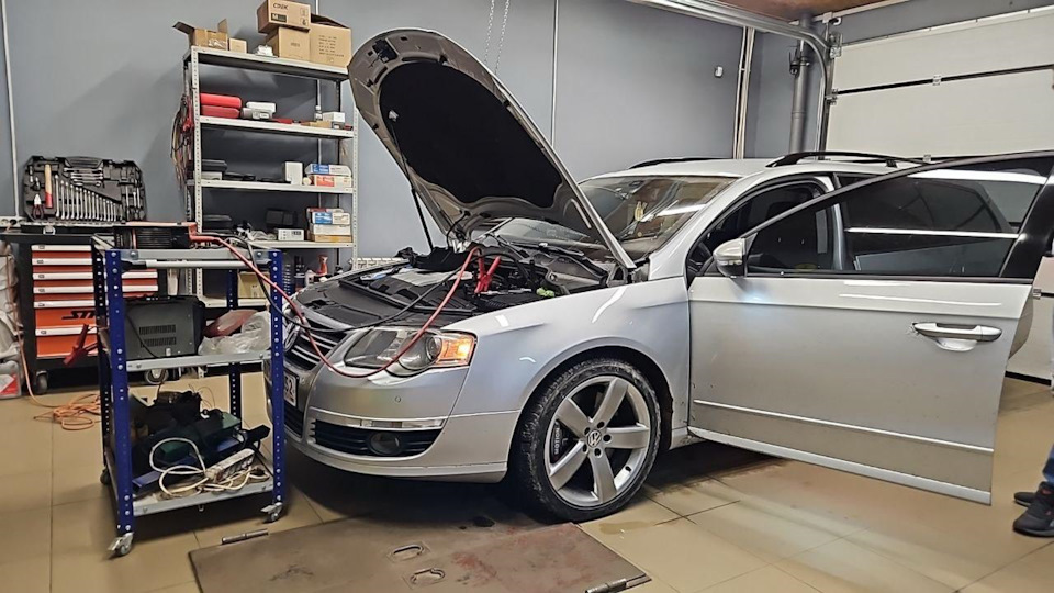 Процесс не быстрый, для безопасности подкинул зарядку. — Volkswagen Passat Variant (B6)