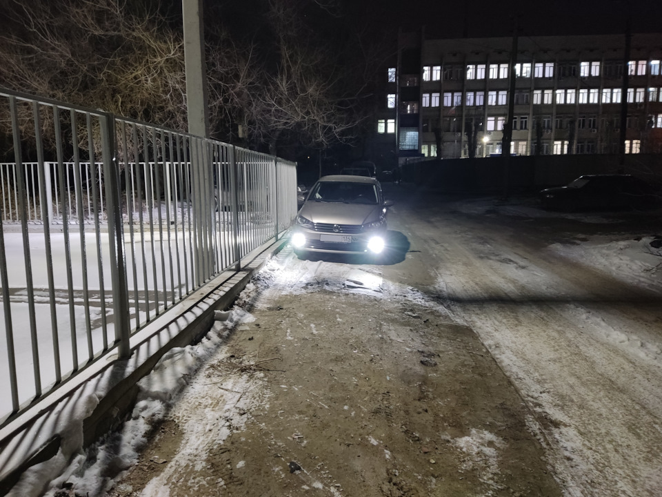 Ночью — Volkswagen Polo Sedan