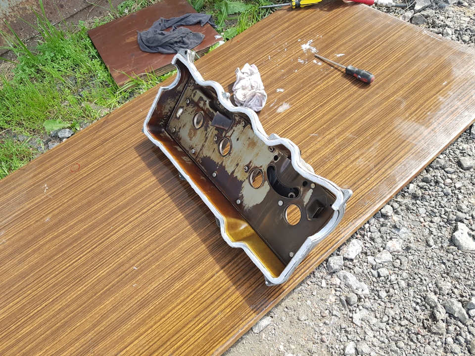 Перед установкой периметр прокладки смазал герметиком, ибо ее на замену, а с собой ее нет:) Положил очень тонким слоем, так что должно быть норм. — Toyota Caldina (210)