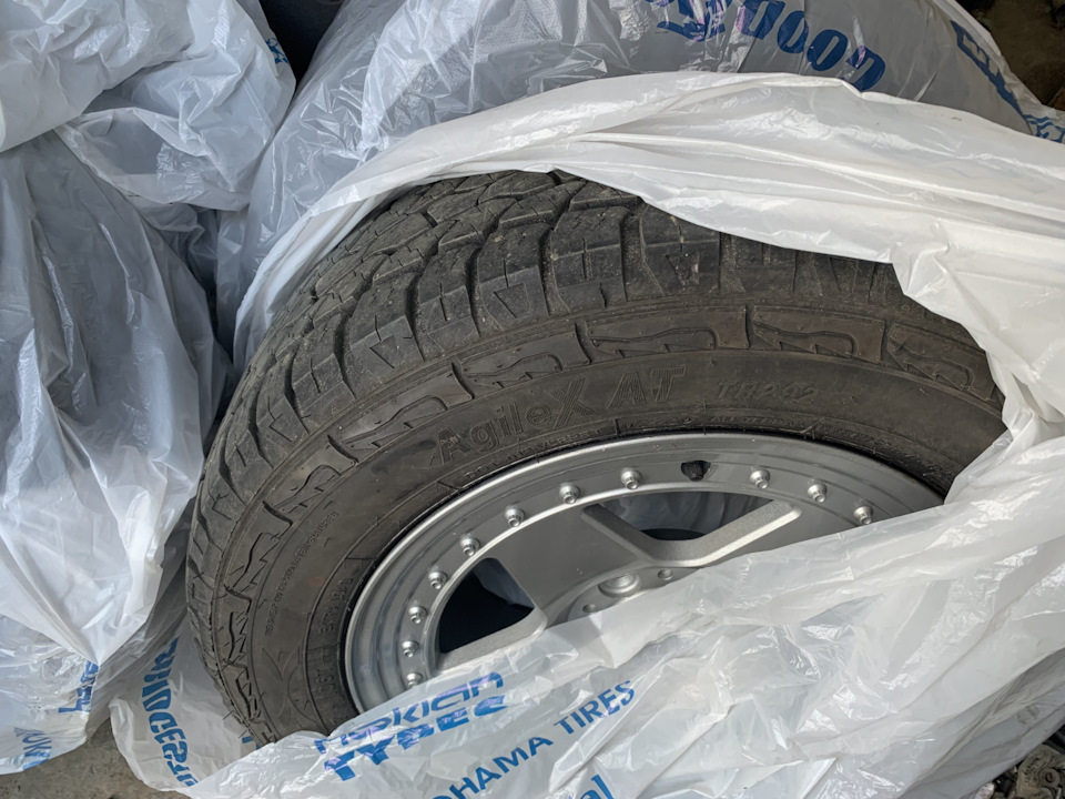 Southern Wheels Weds Adventure в параметрах R17 x 7.5J, +35, 5*114.3 — Renault Koleos (1G)