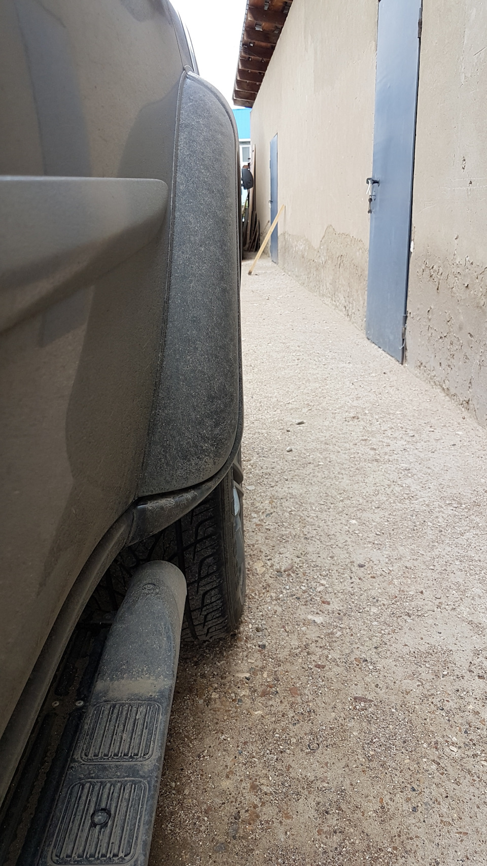 фото до колесных проставок — Mitsubishi Pajero Sport (2G)