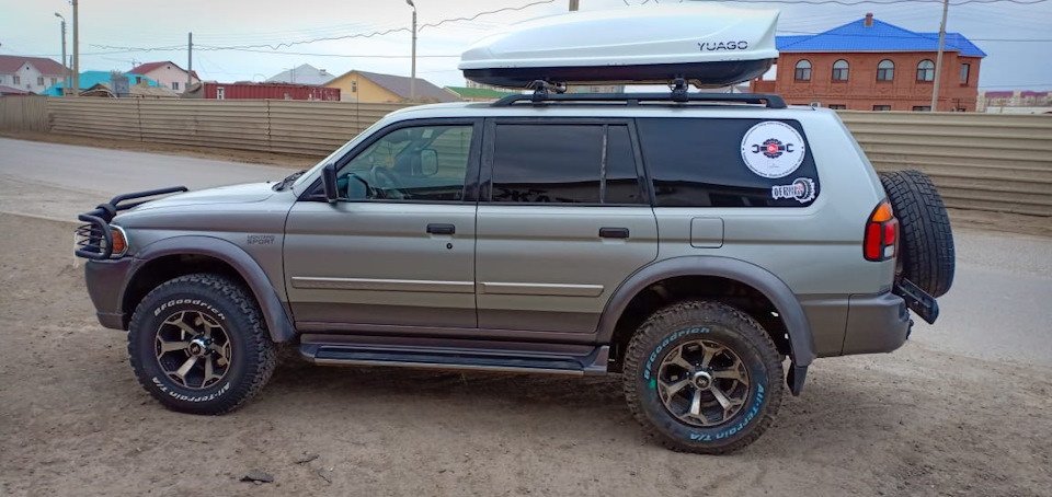 2 — Mitsubishi Montero Sport (1G)