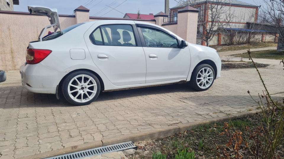 Фото в бортжурнале Renault Logan (2G)