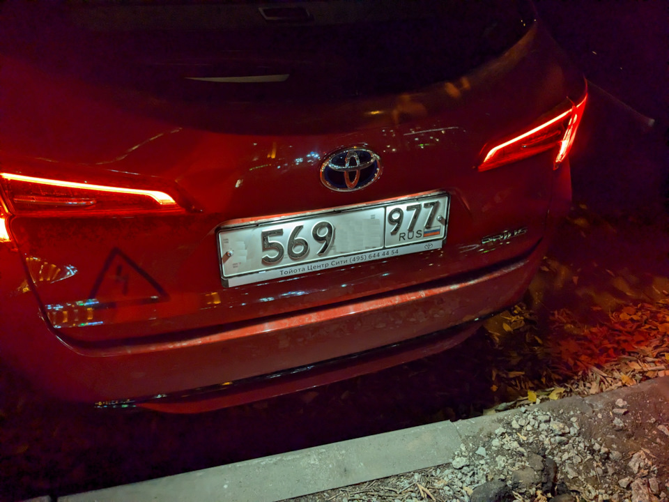 В сумерках. — Toyota Corolla Touring