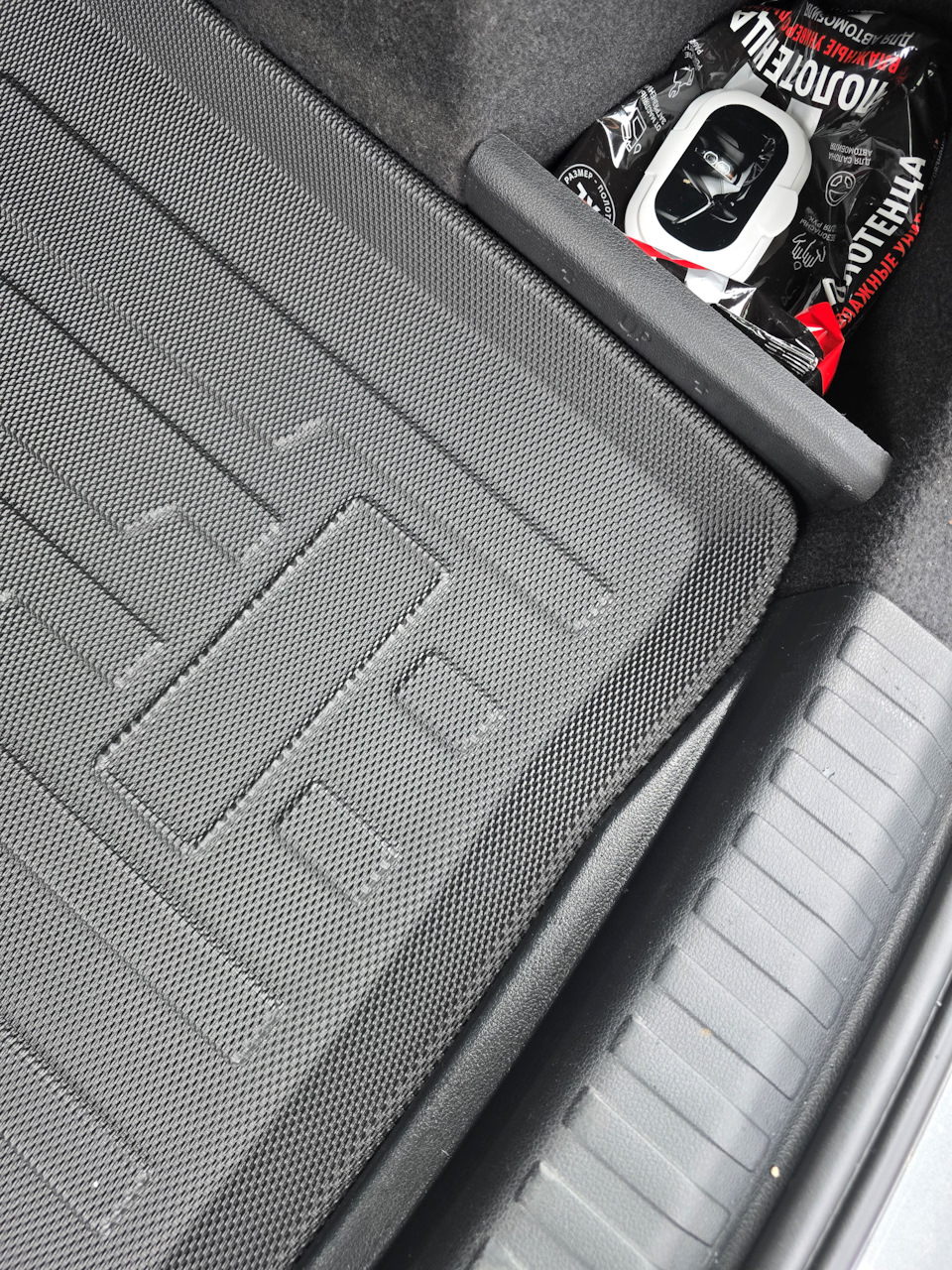 Стыки у двери багажника — Audi Q3 (2G)