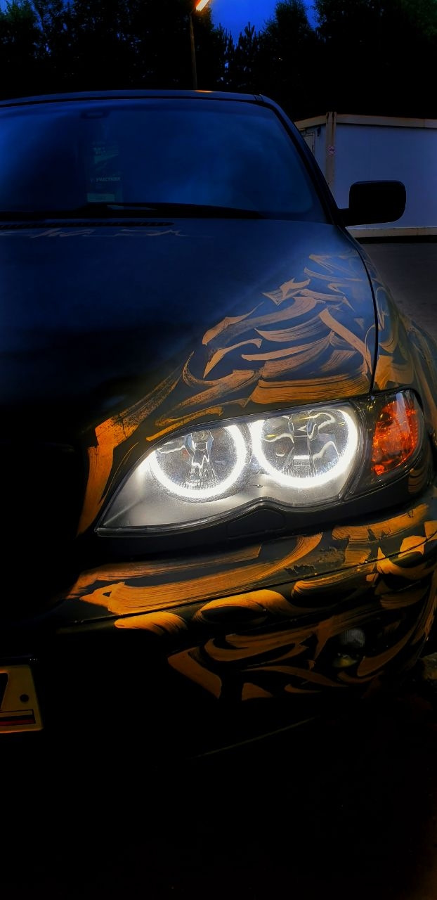 Первый вариант глазок на новых фарах — BMW 3 series (E46)
