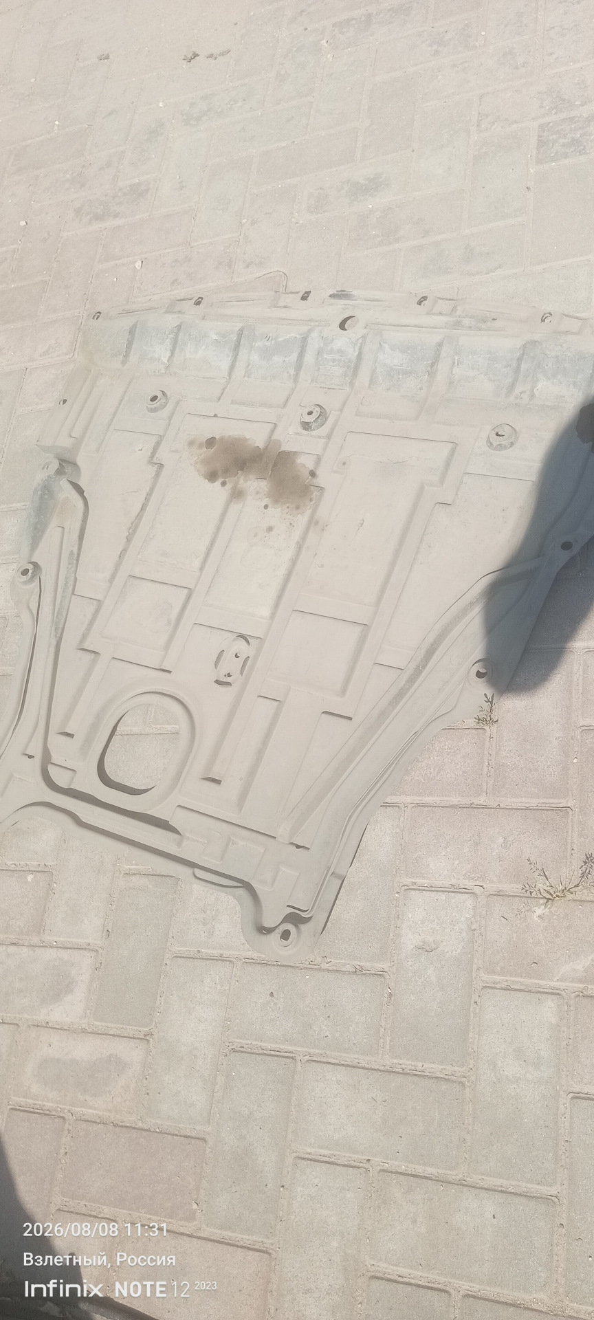 Защита низа мотора. Конечно пластиковая. — Nissan Qashqai (2G). Запчасти на фото: 122023